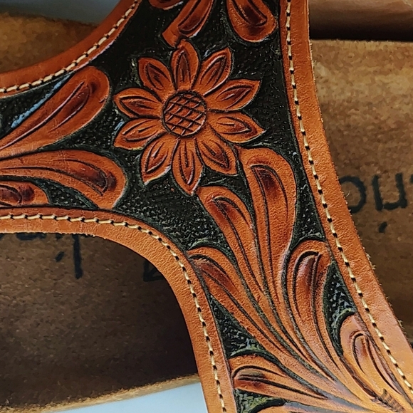 American Darling hand-carved genuine leather flip-flop sandals,women's sz 10. - Picture 6 of 17